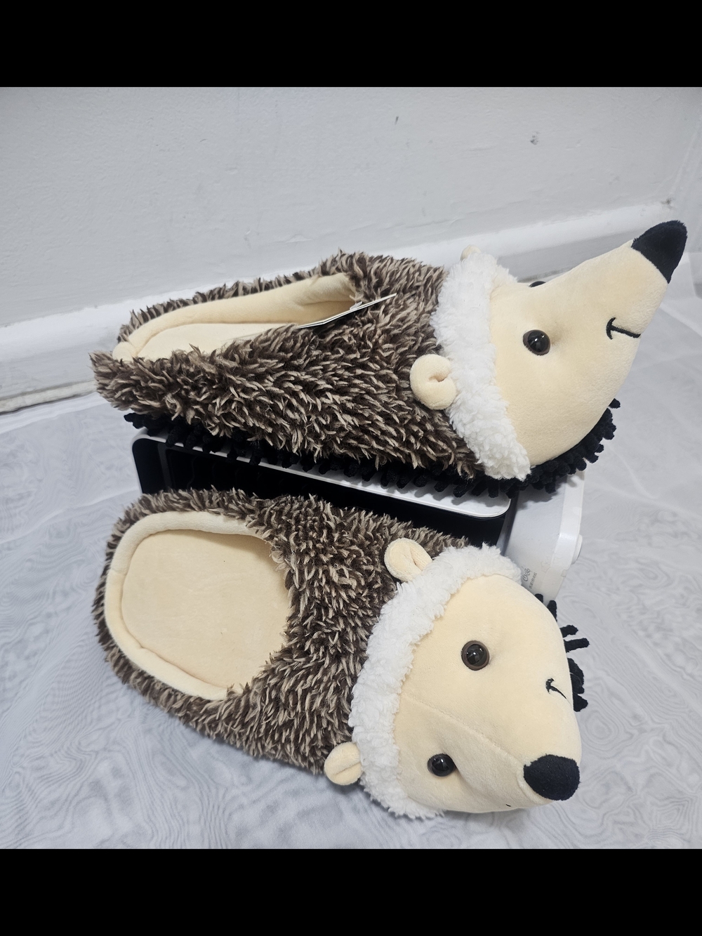 Kevin Harper Women’s US 7 Plush Hedgehog Slip-On Slippers Brown Beige Round Toe - Picture 4 of 5